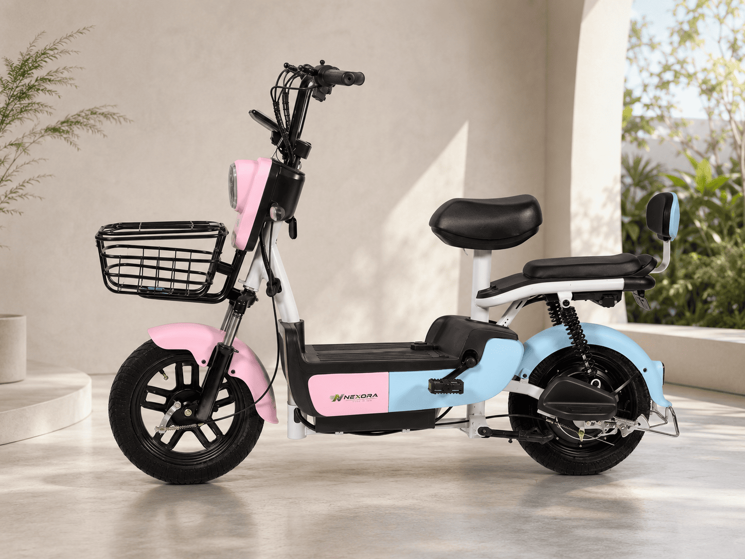 Bicicleta elétrica Nexora 01 com cesto em ambiente urbano